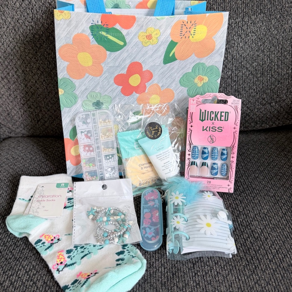 Bundle of 9 items- everything listed - blue